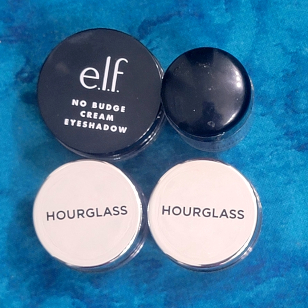 Hourglass Scattered Lights